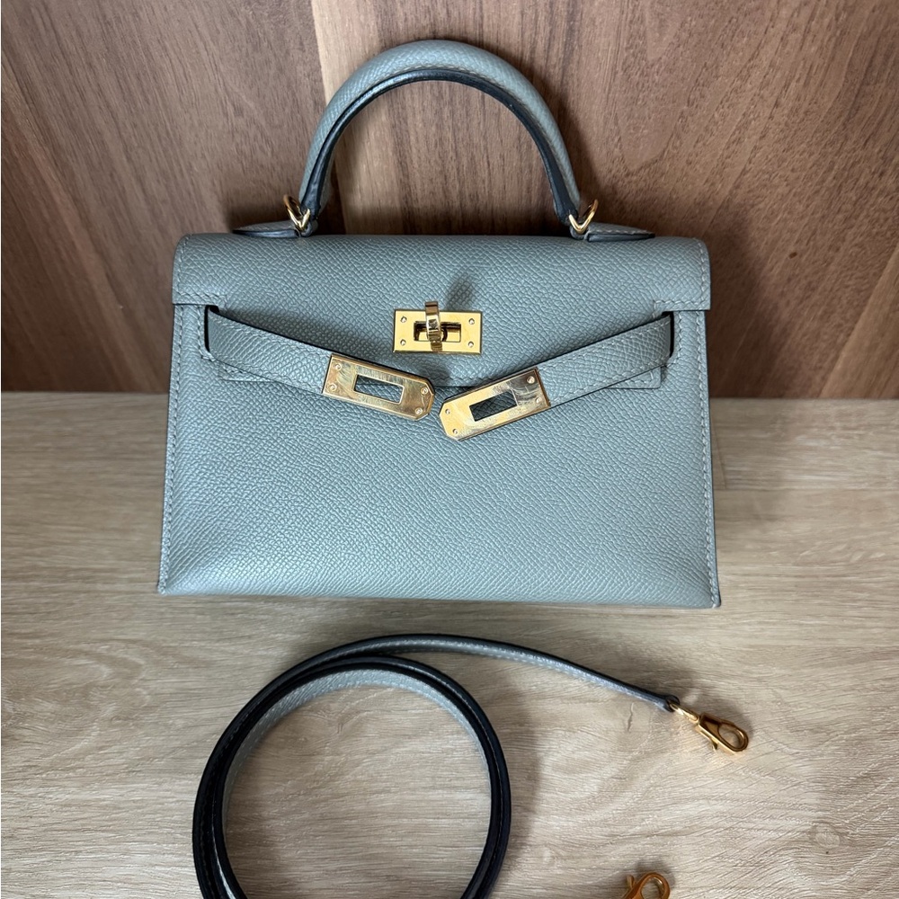 Elegant Gray Leather Handbag